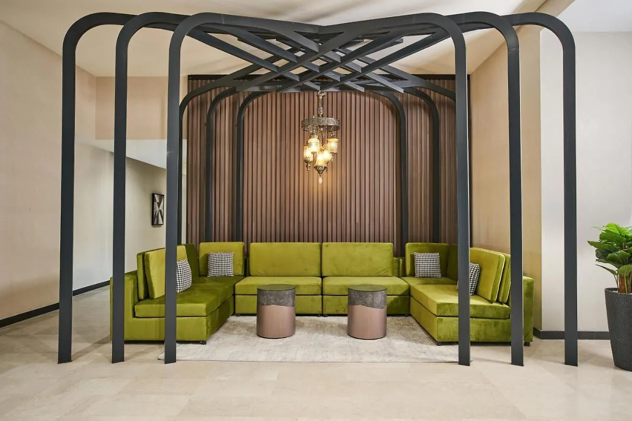 Hotel Holiday International Sharjah 4*,